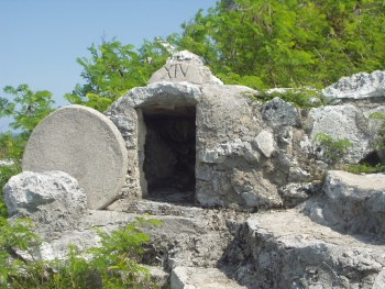 Isten ma is elhengeríti a köveket